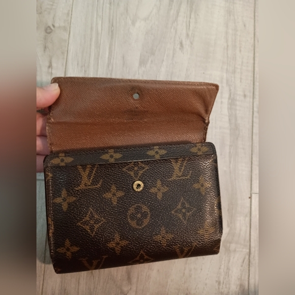 Louis Vuitton Alexandra patent leather wallet - Picture 8 of 16